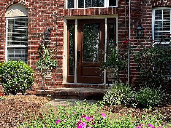 3rd image of 8914 Lizzie Ln