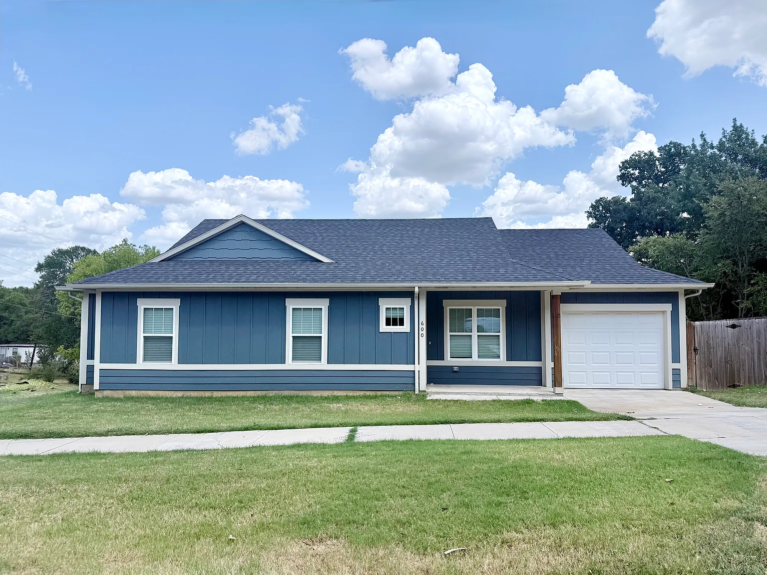 3 bed, 1274 sqft, $1,600 — Photo 3