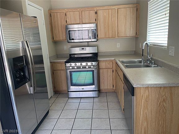 2nd image of 3026 Honeysuckle Ave #0