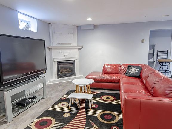 3rd image of 246 Elmgrove Dr