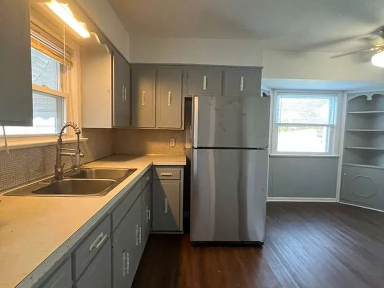 11215 Langton Ave — Photo 4