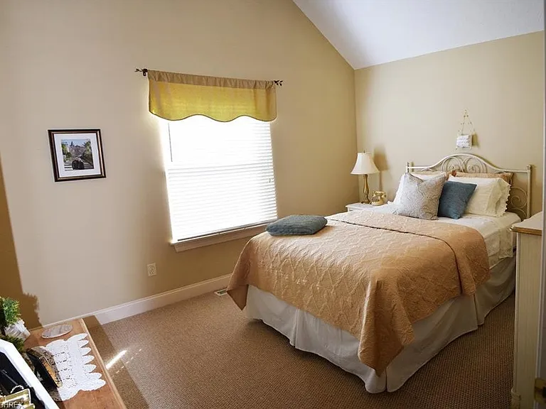 105 Fox Pointe Dr — Photo 15