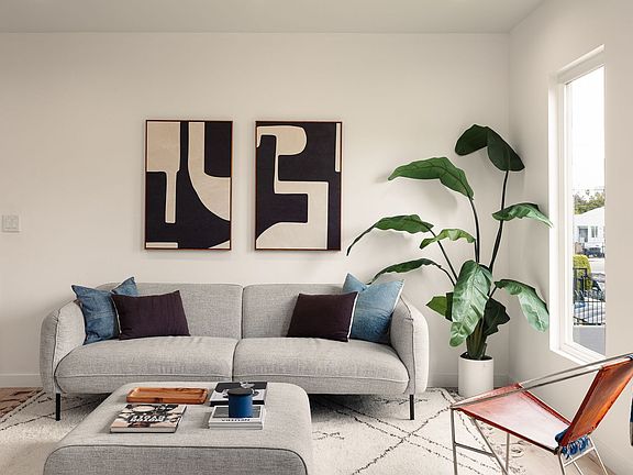 3rd image of 1319 S Saint Andrews Pl #8