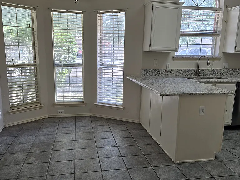 8028 Clear Brook Cir — Photo 18