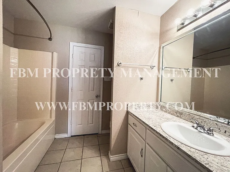 505 E Burnett St — Photo 12