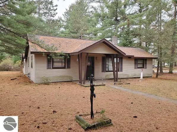 2821 4th St, Saint Helen, MI 48656