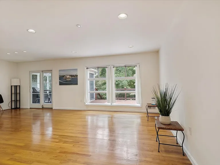 1397 Canterbury Way — Photo 24