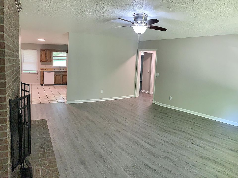1st image of 162 Bay West Ln