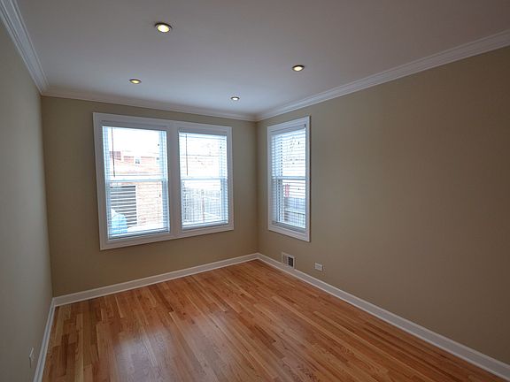 4th image of 3028 W Hood Ave