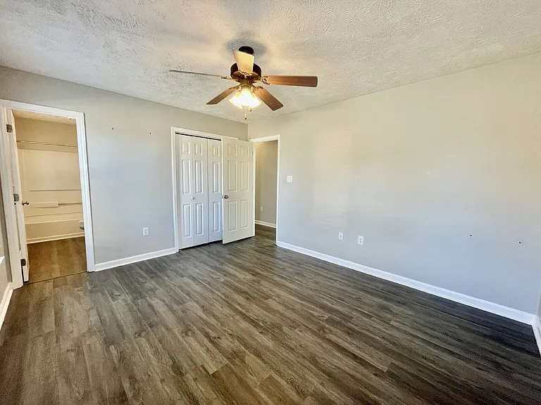 184 Brandywood Ct — Photo 17
