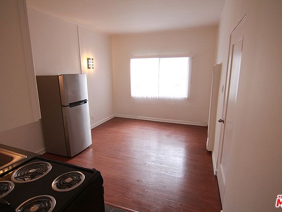 3rd image of 654 S Dunsmuir Ave #206A