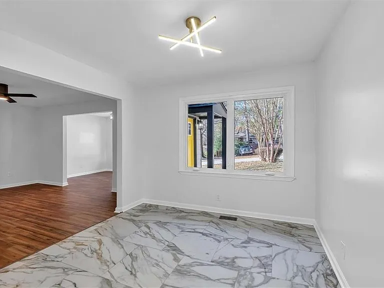 2142 Cloverdale Dr SE — Photo 38