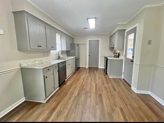 3rd image of 198 McMinn Cir