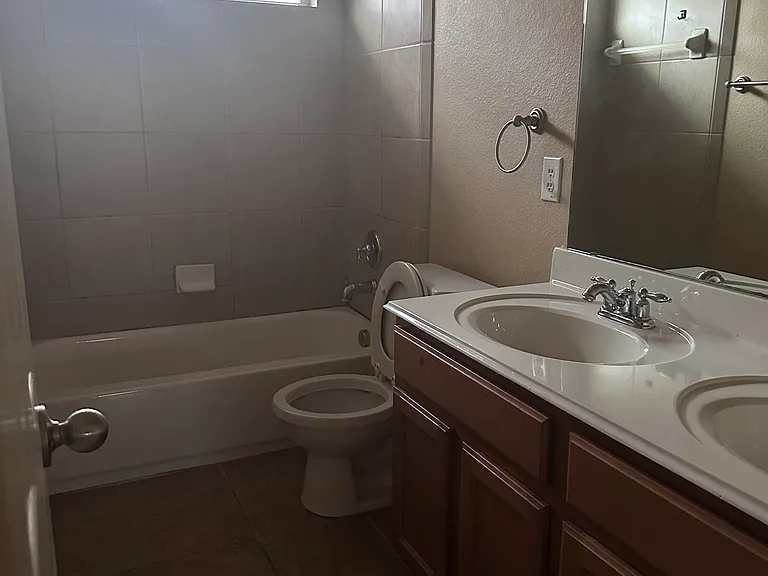 11490 La Grange Dr — Photo 9