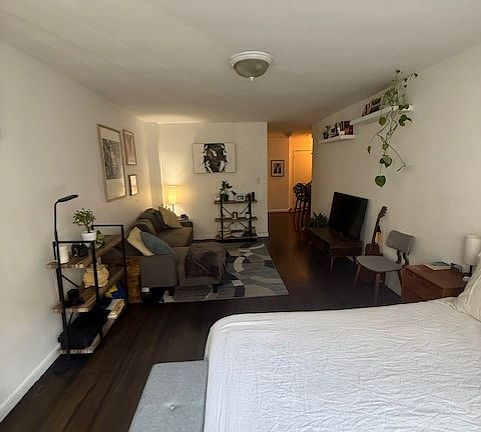 2nd image of 327 W 30th St APT 3D