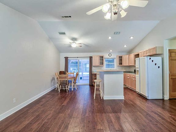 5th image of 141 Dawn Lauren Ln