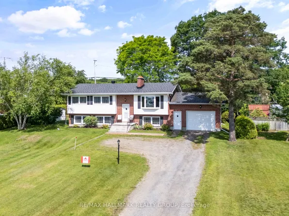 22 Saint Lawrence Ct, Augusta, ON K0E 1T0
