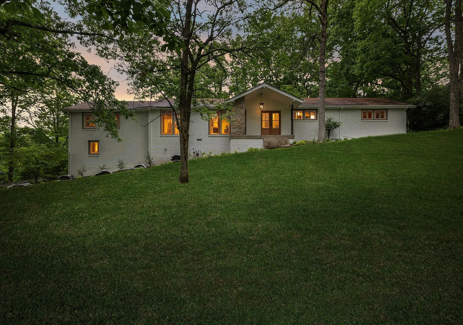 4 Bedroom Renovated House in West Meade, available for immediate move in — Photo 1