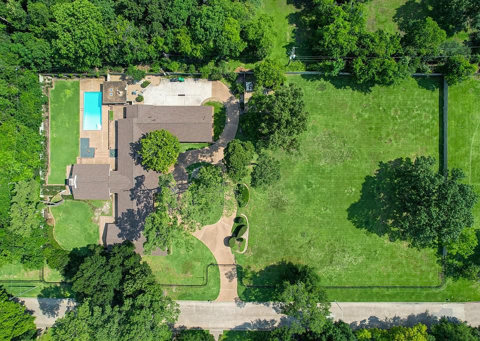 1st image of 4911 Tilbury Dr