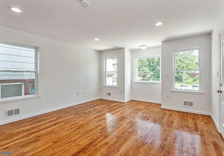 615 Central Ave #1 — Photo 5