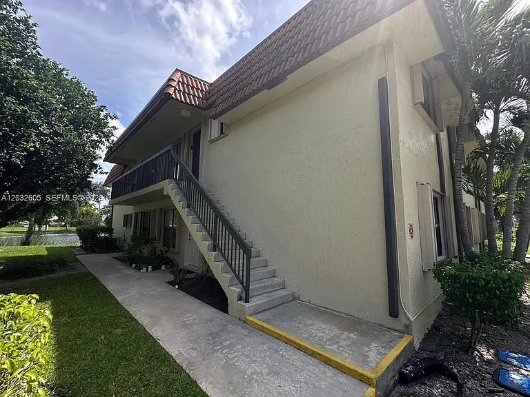 10050 NW 6th St #202 — Photo 24