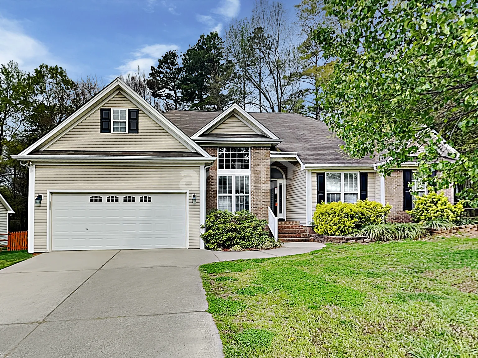 3 bed, 2.0 bath, 1705 sqft, $2,115 — Photo 1