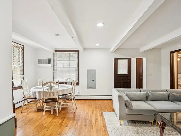 Poplar Ave — Photo 13