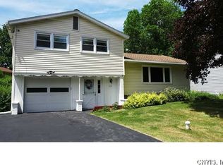 22 Holly Ln, Liverpool, NY 13090