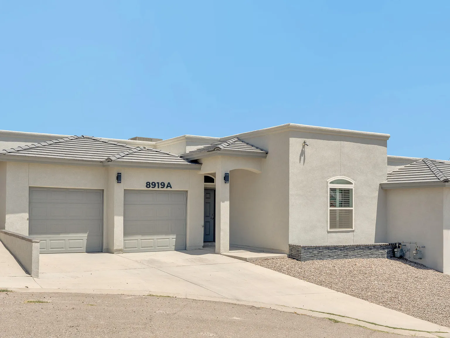 3 bed, 2.0 bath, 1363 sqft, $1,850 — Photo 2