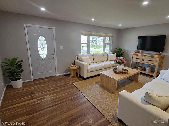 3rd image of 8403 Summitridge Dr