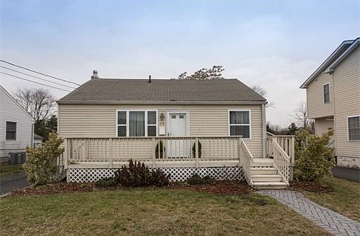 1st image of 19 Eisenhower Dr