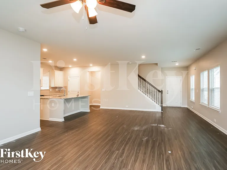 2476 Morgan Spring Ln — Photo 3