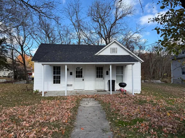 1015 E Eastwood St, Marshall, MO 65340