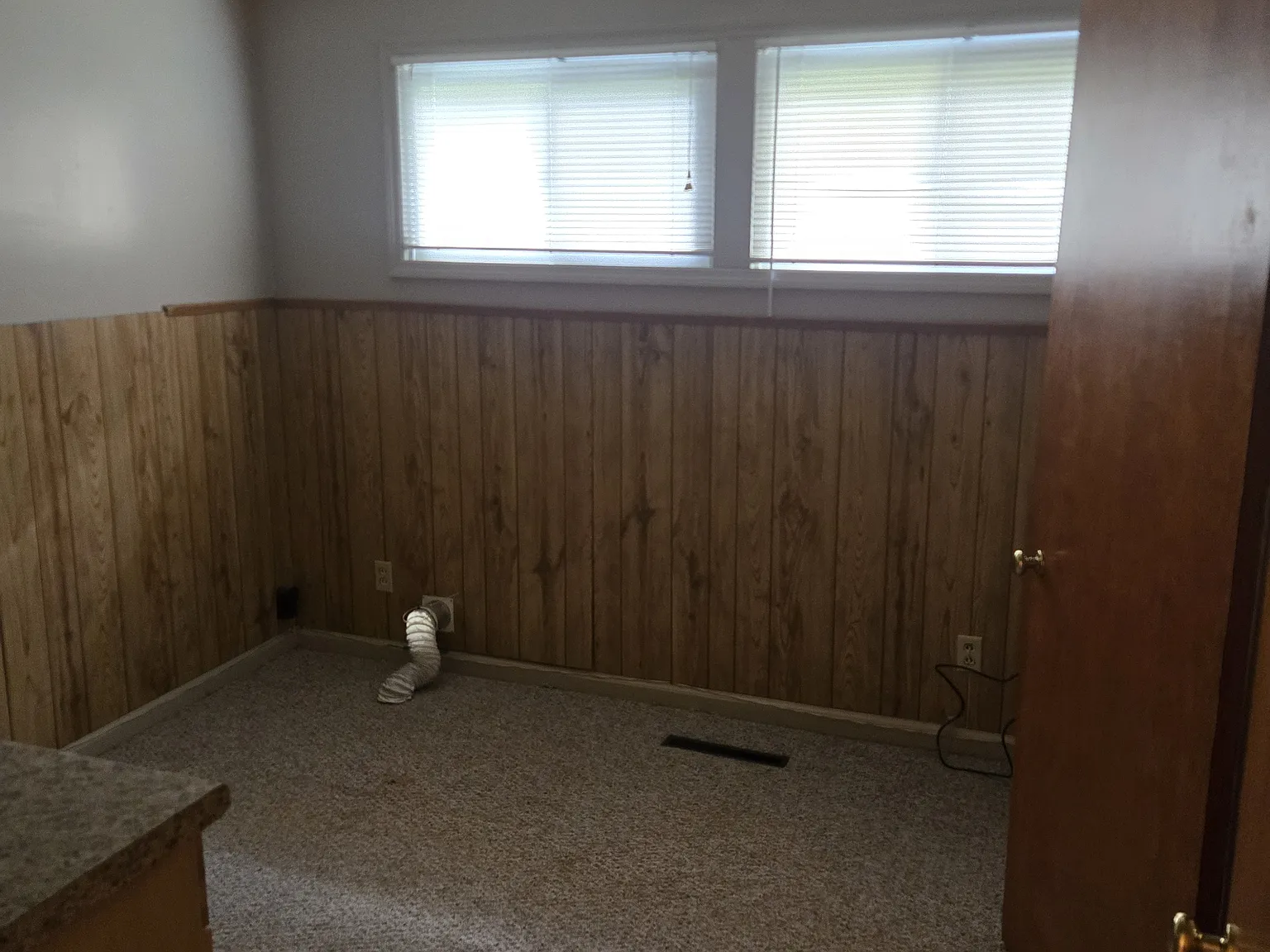 3 bed, 1.5 bath, 1300 sqft, $1,250 — Photo 2