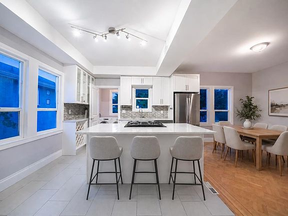 5th image of 2528 Adanac St