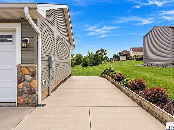5th image of 822 Deer Path