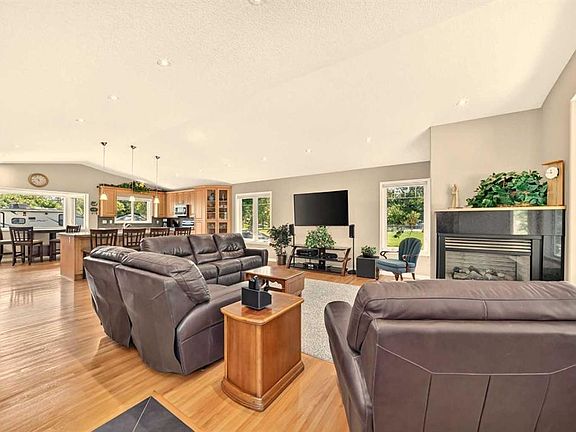 5th image of 2024 SW Chicoutimi Dr NW