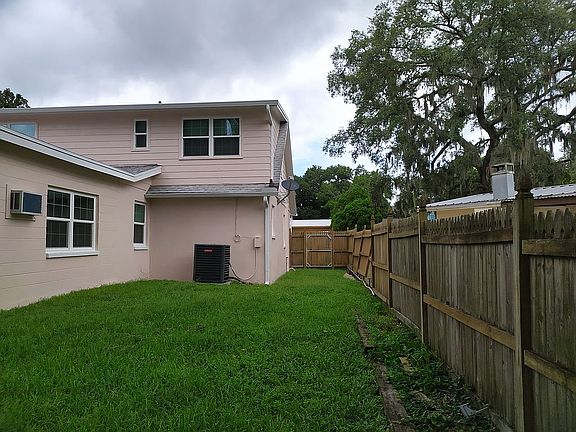 3rd image of 909 Woodland Ter