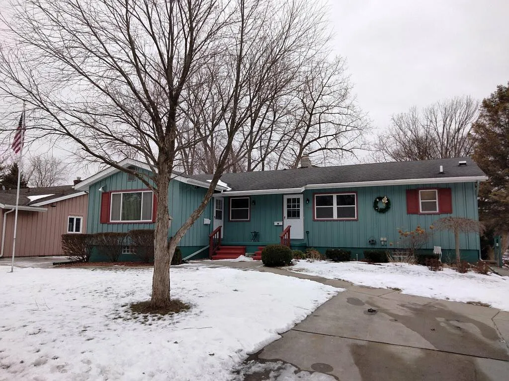 3 bed, 2.5 bath, 1978 sqft, $1,500 — Photo 3