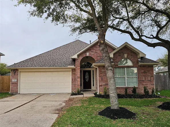 8215 Montego Bay Dr, Baytown, TX 77523