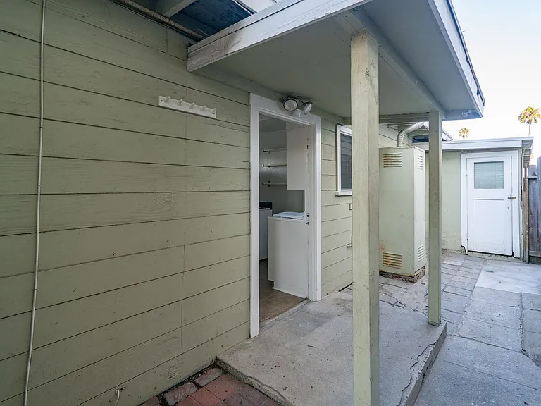 218 29th St #B — Photo 11