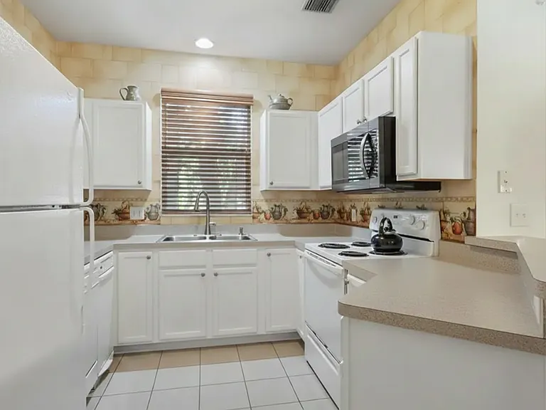 2139 Golden Oak Ln — Photo 9