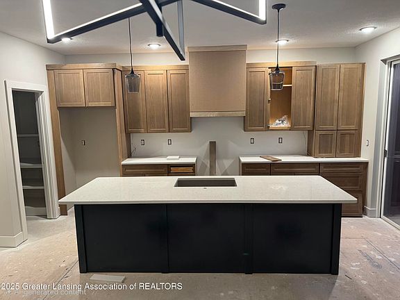 3rd image of 15347 Sherwood Ln