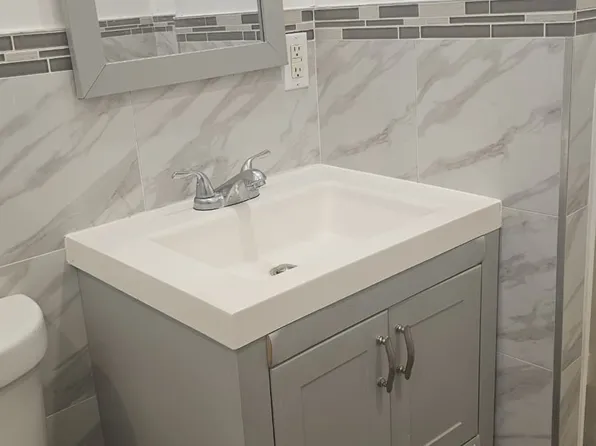 549 Avenue East image 2 of 15