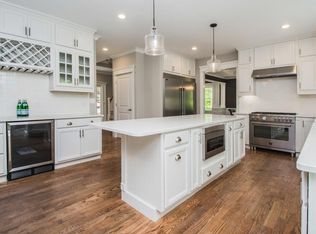 7 Meadowbrook Rd, Bedford, MA 01730