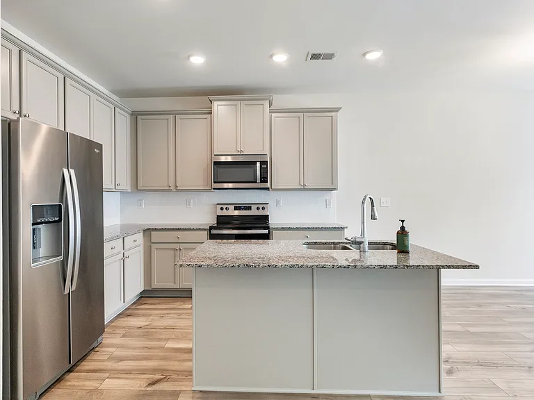 115 Buckingham Ln — Photo 13