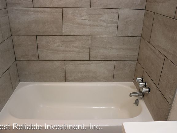 4th image of 981 W 7th St