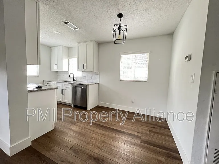 2302 Elizabeth Ave — Photo 4