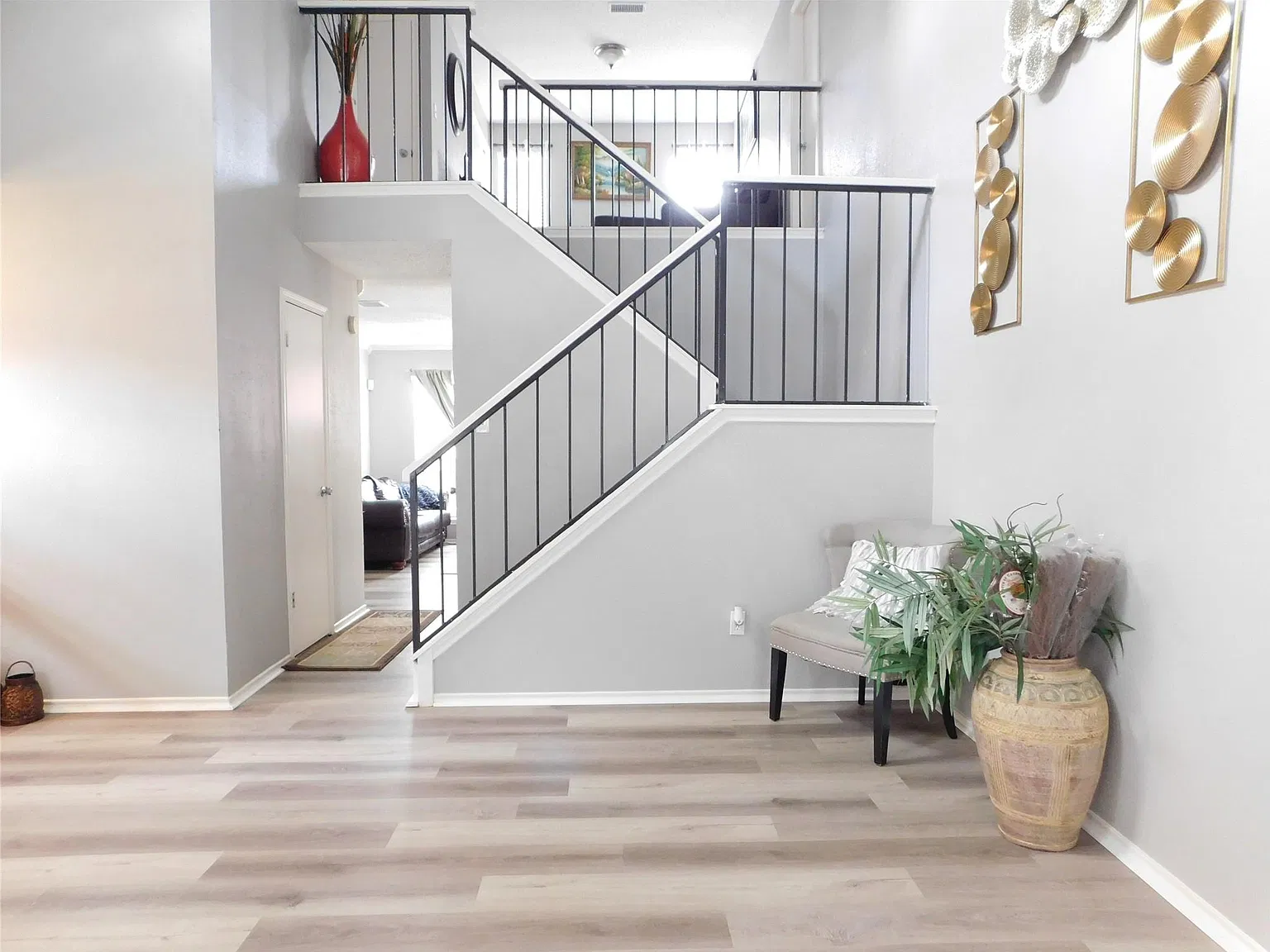 3 bed, 2.5 bath, 2173 sqft, $2,300 — Photo 4