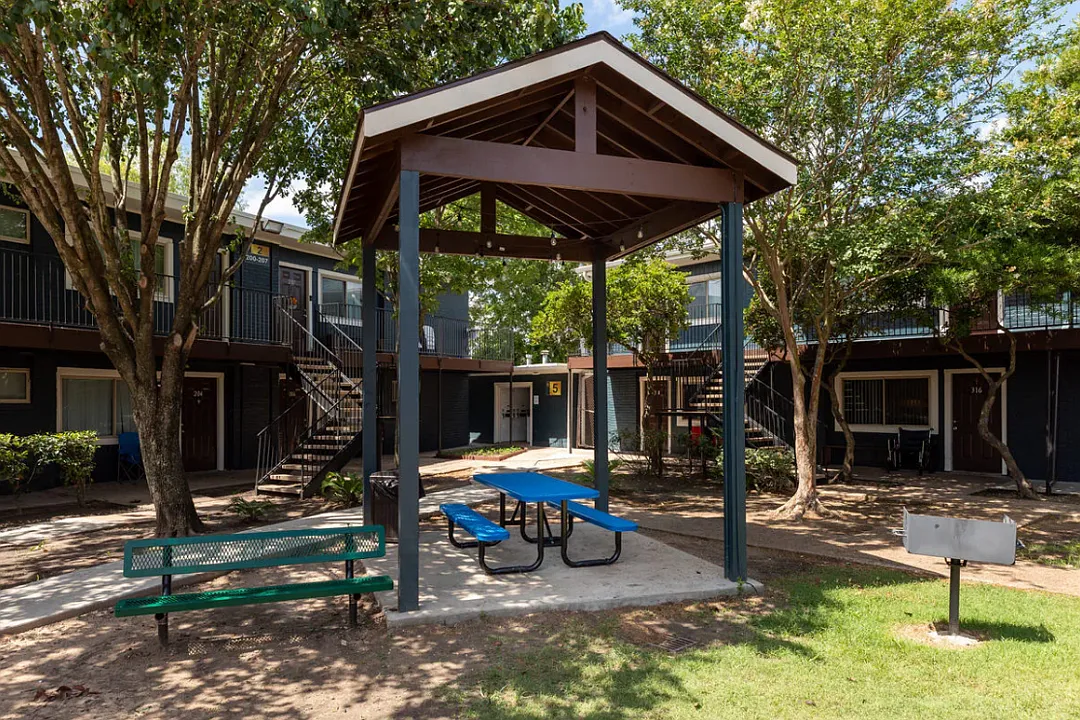 Encanto Apartments — Photo 4